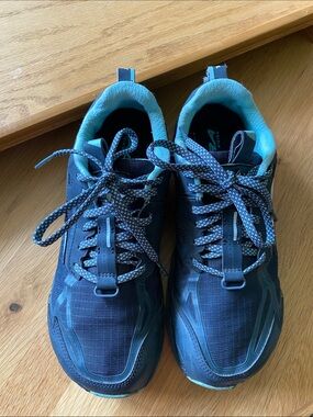 ALTRA Hiking shoes. Gaiter trap. Dark gray w light green trim. Maxtrac soles.